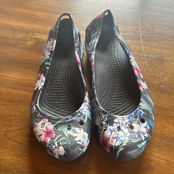 CROCS Shoes - CROCS Floral Print Slip On Flats Size 9